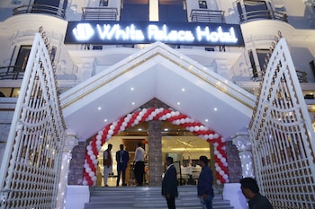 white palace hotel