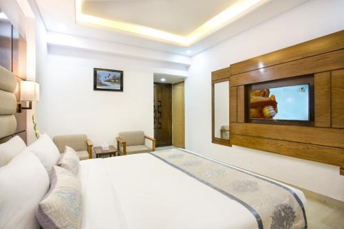 white palace hotel