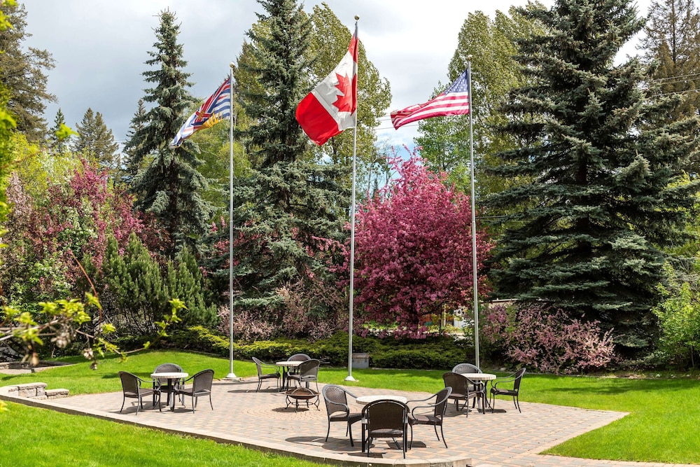 prestige riverside lodge