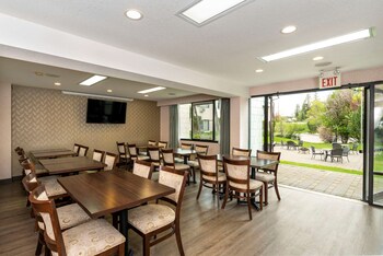 prestige riverside lodge