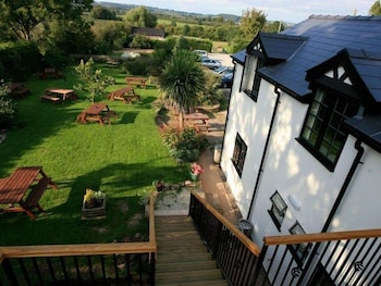 the oak inn staplow