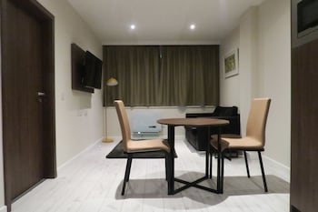 quay apartments clarence house