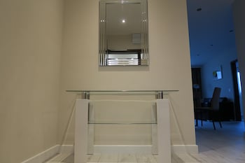 quay apartments clarence house