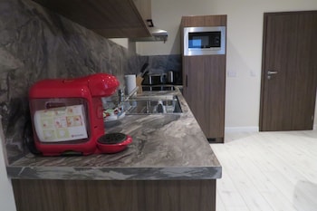 quay apartments clarence house