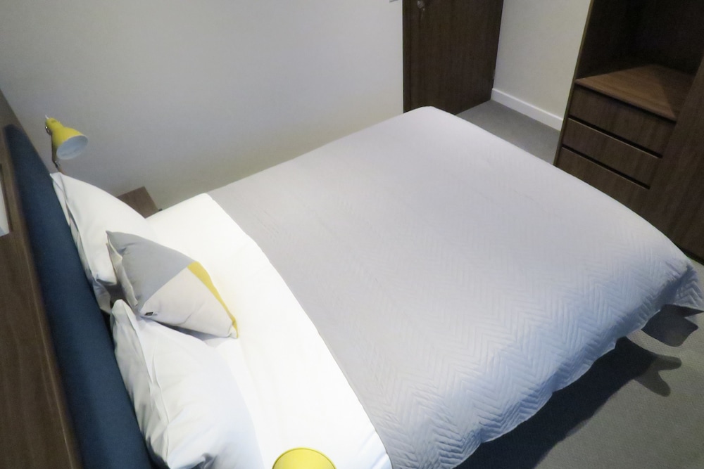 quay apartments clarence house