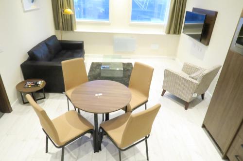 quay apartments clarence house