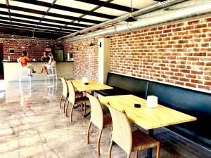 victoria hotel and lounge