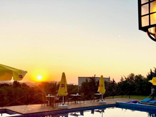 victoria hotel and lounge