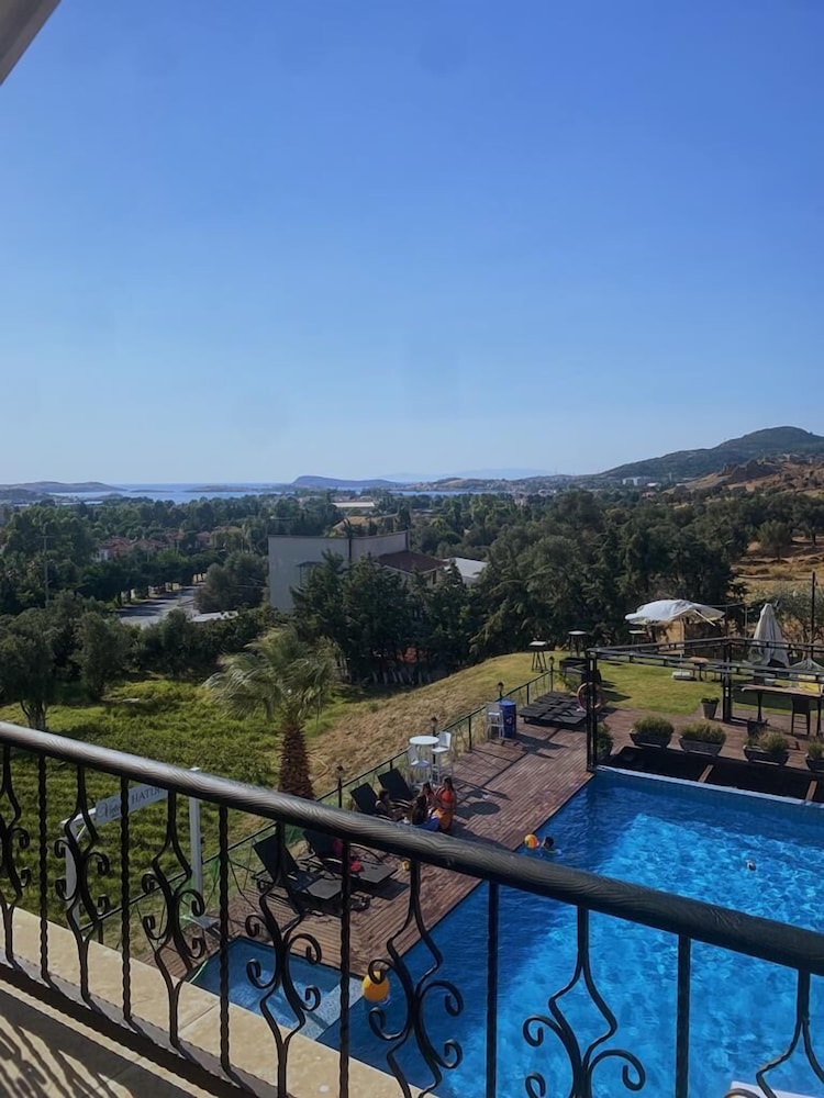 victoria hotel and lounge