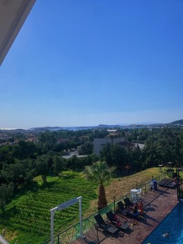 victoria hotel and lounge