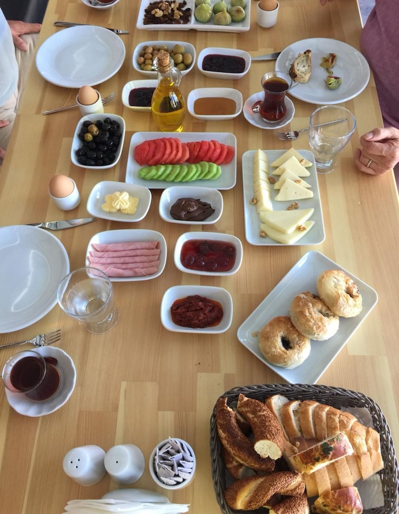 victoria hotel and lounge