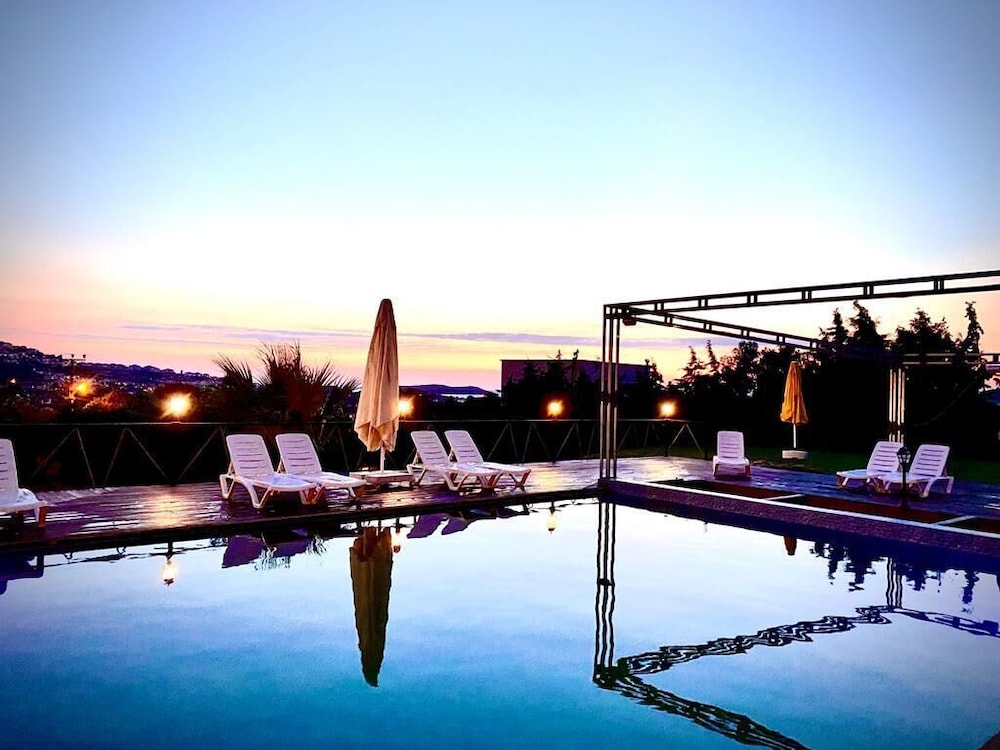 victoria hotel and lounge