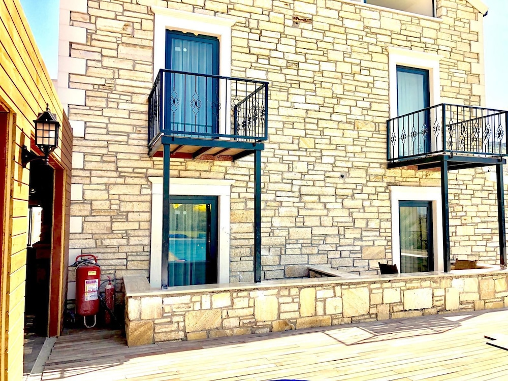 victoria hotel and lounge