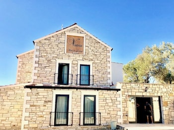 Victoria Hotel And Lounge,Near Eski Foca Harbor,2 star