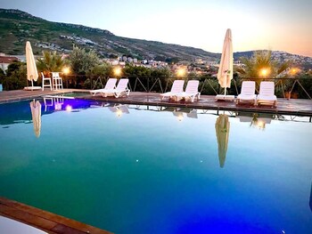 victoria hotel and lounge