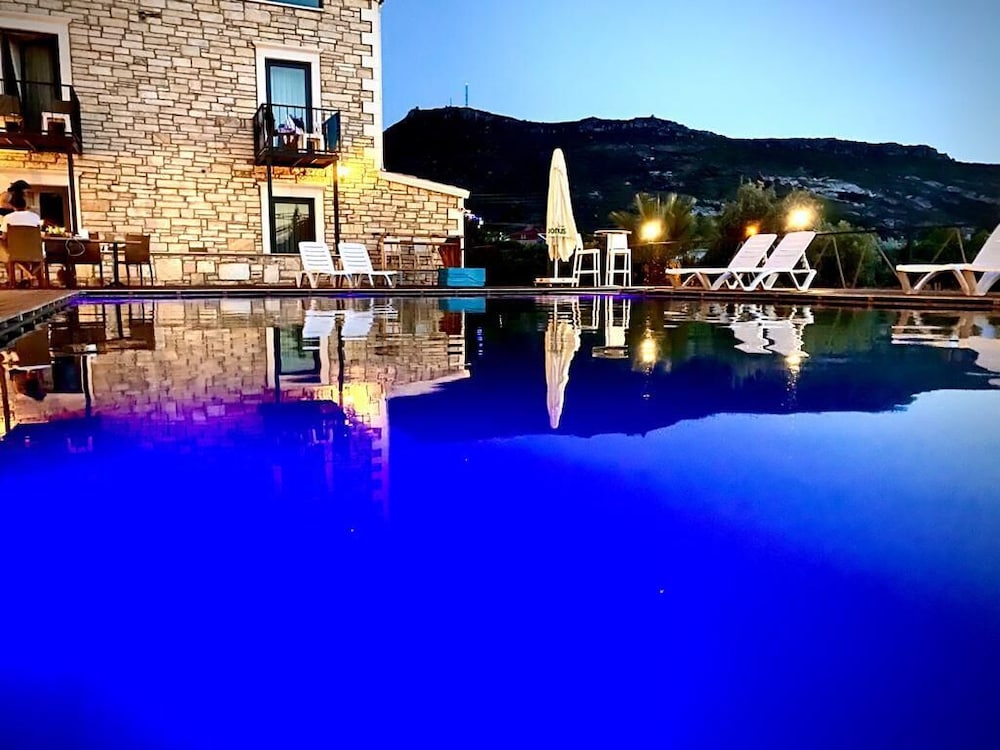 victoria hotel and lounge