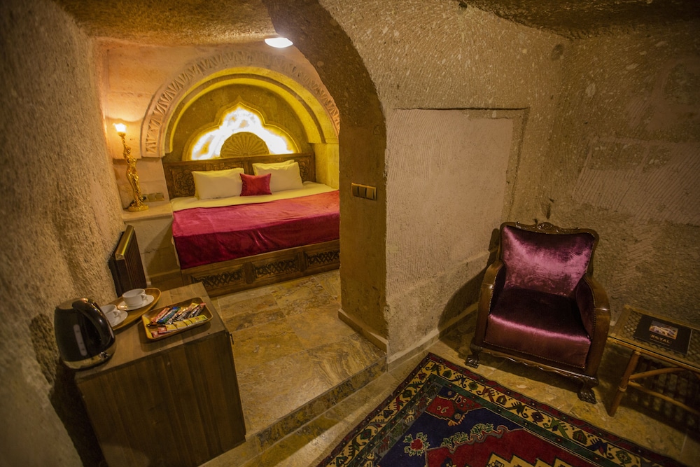 royal cave hotel