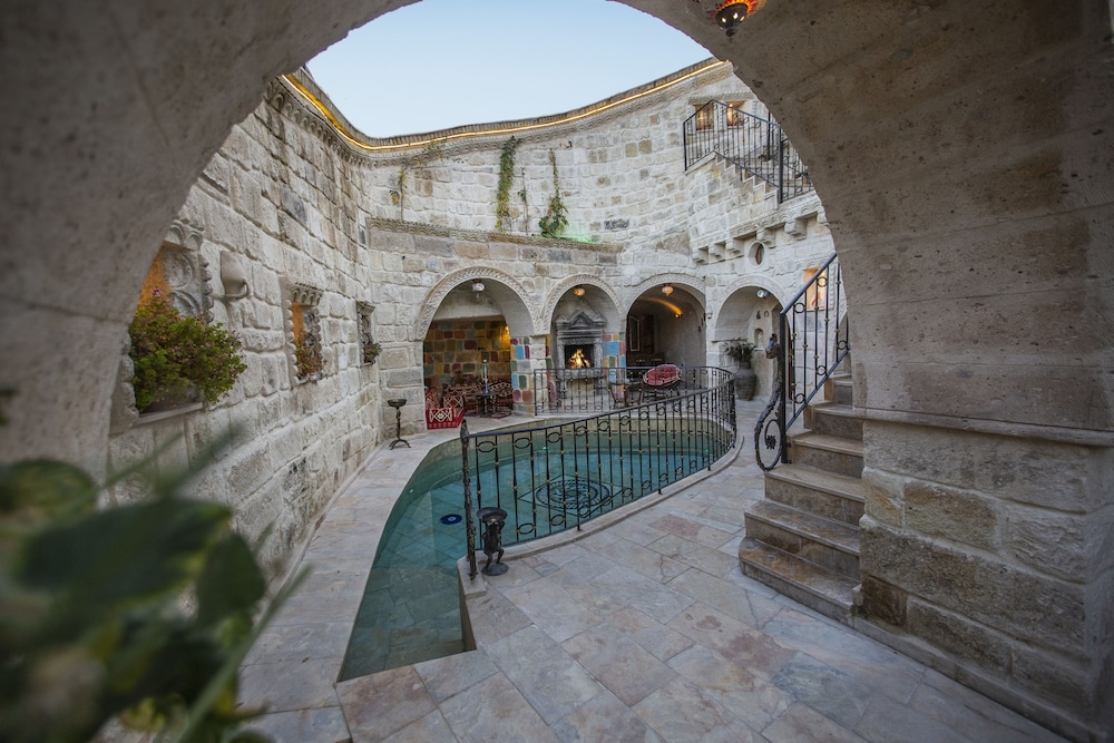 royal cave hotel