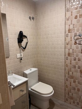 hostal flor de lis lojo