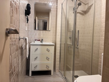 hostal flor de lis lojo