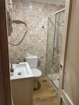 hostal flor de lis lojo