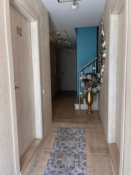 hostal flor de lis lojo