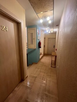 hostal flor de lis lojo