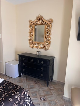 hostal flor de lis lojo