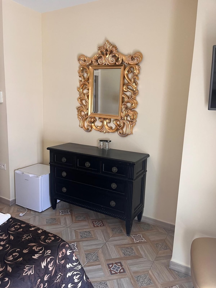 hostal flor de lis lojo