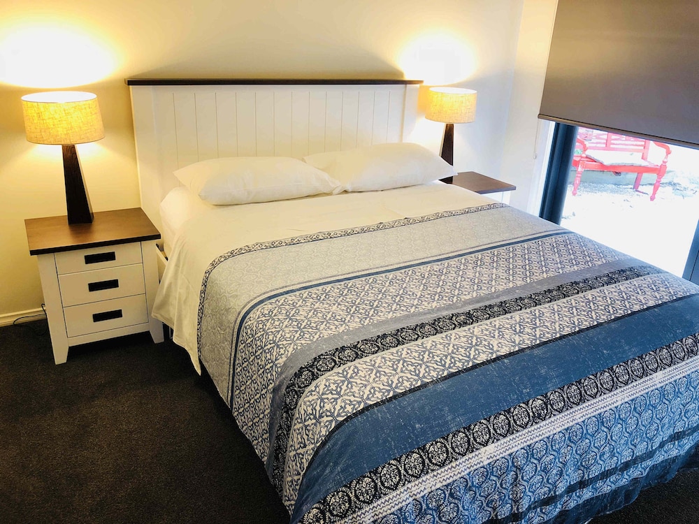 apollo bay seal apartments