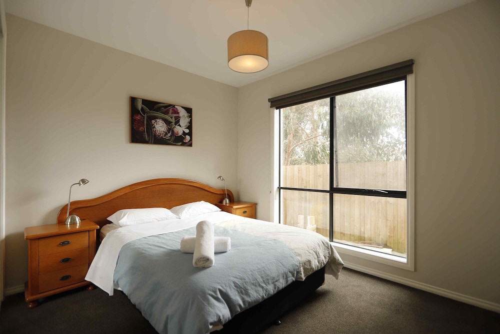 apollo bay seal apartments
