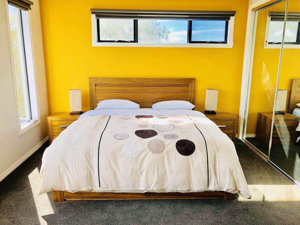 apollo bay seal apartments