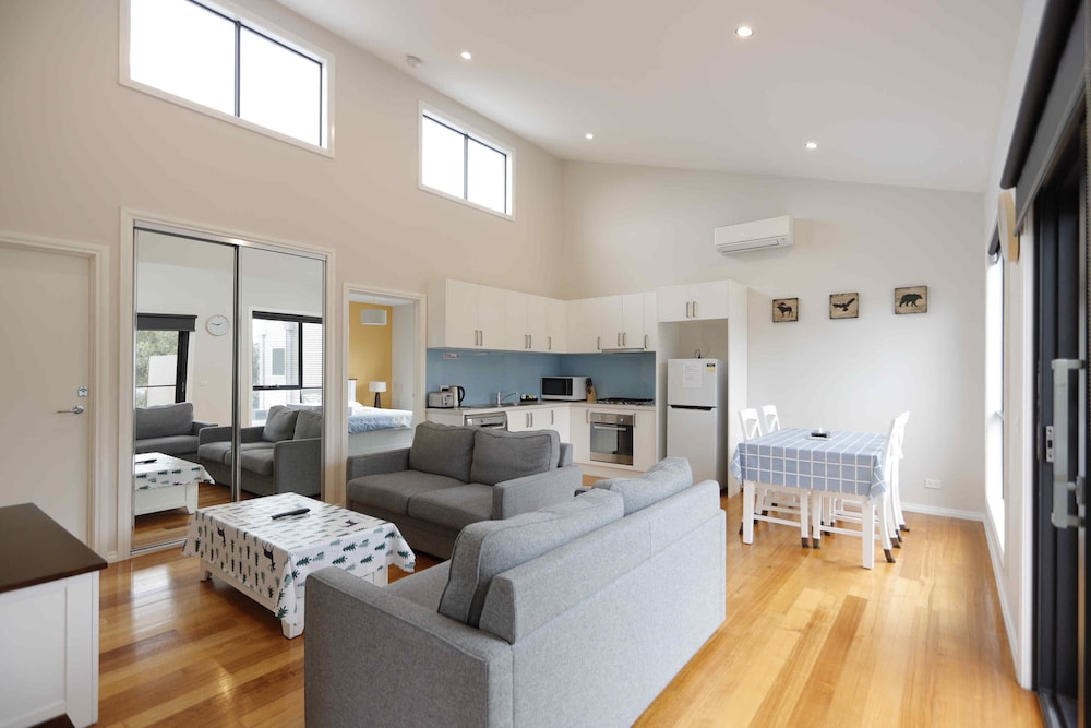 apollo bay seal apartments