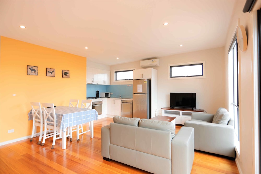 apollo bay seal apartments