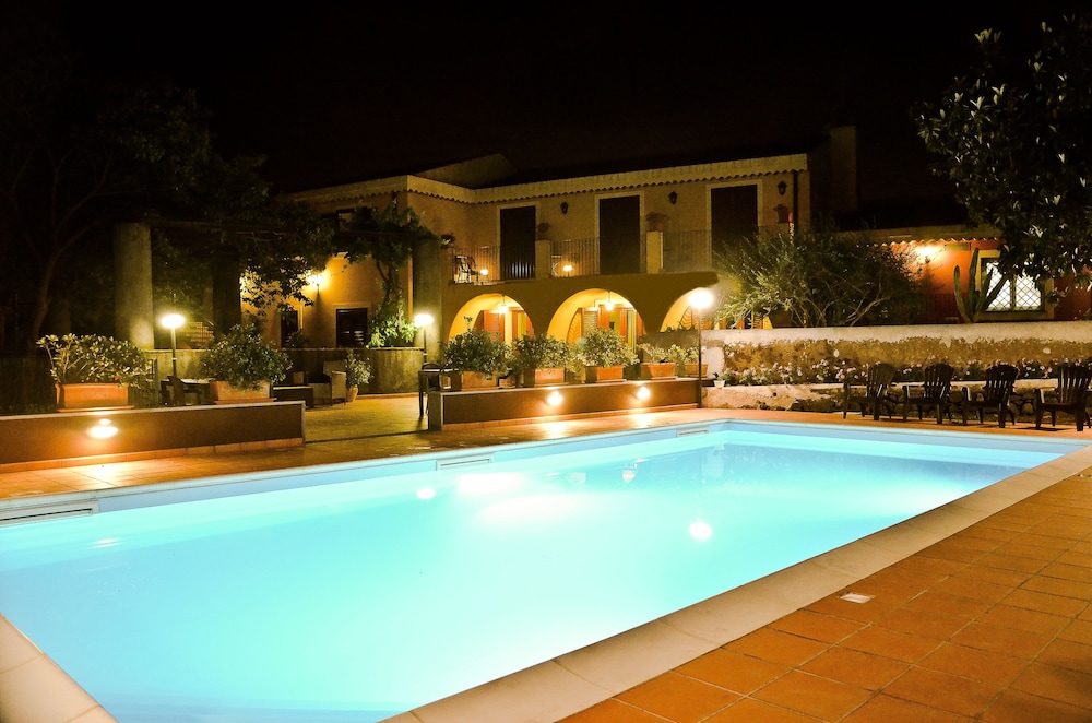 La Terra Del Mezzo,Giarre>>Catania,3 star