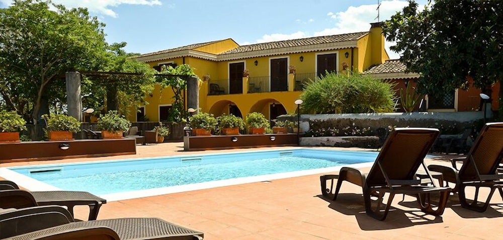 La Terra Del Mezzo,Giarre>>Catania,3 star