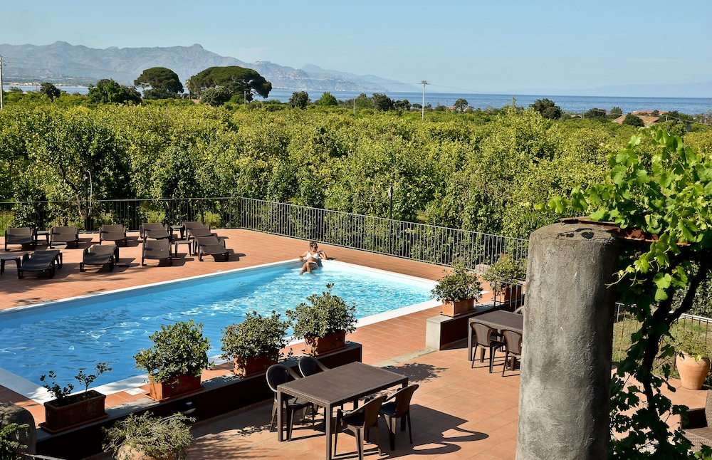 La Terra Del Mezzo,Giarre>>Catania,3 star