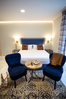 plazuela del carbon suites