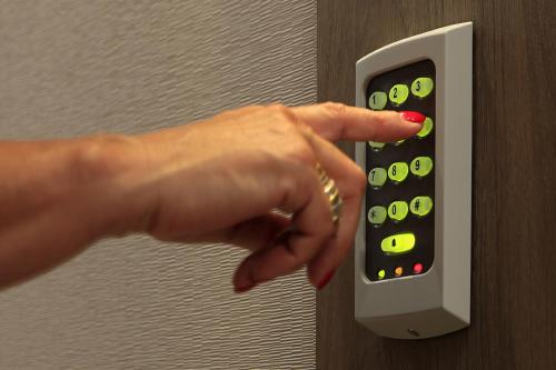 eibarrooms auto check in