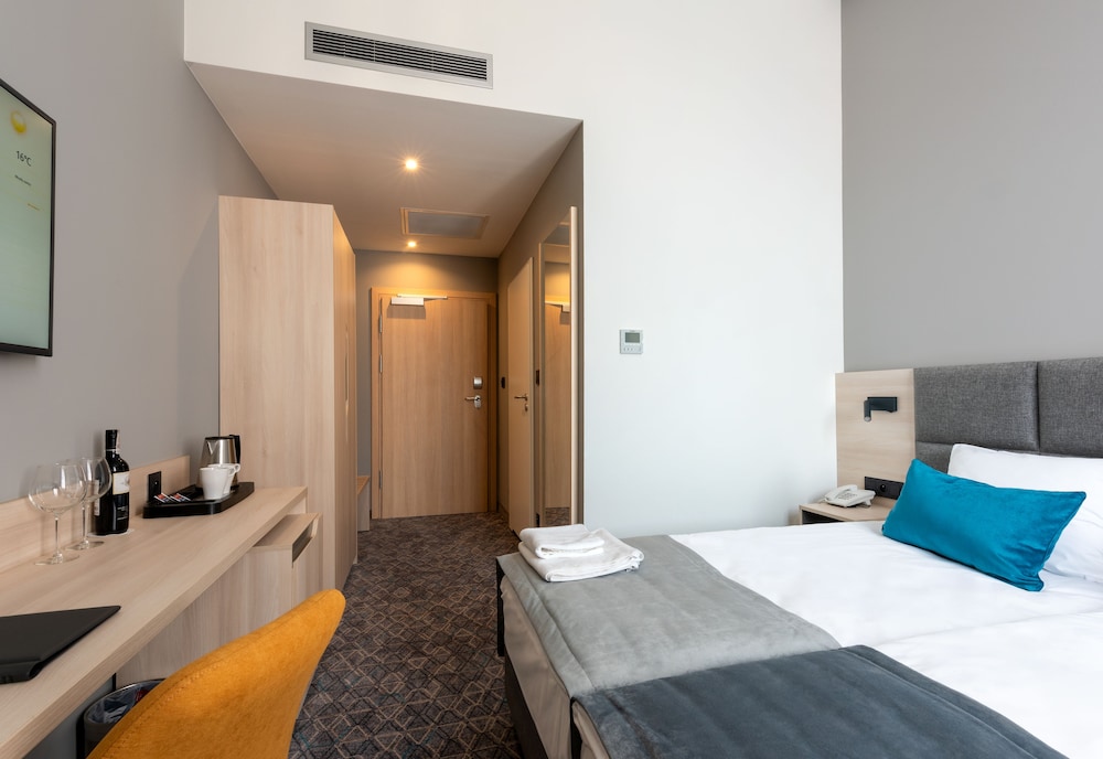 korona hotel wroclaw market square