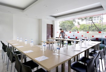 amaris hotel tendean