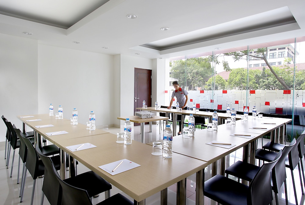 amaris hotel tendean