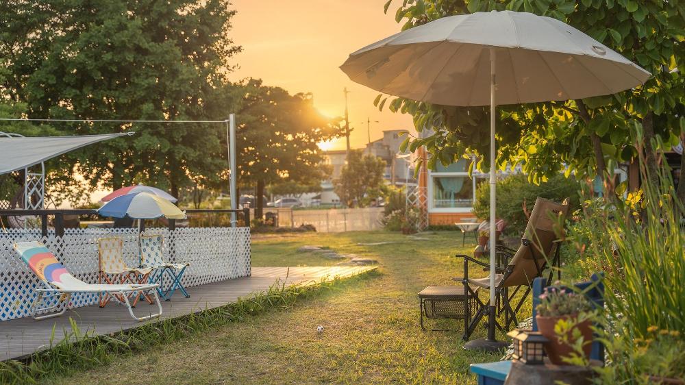 canada sunset village