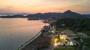 canada sunset village