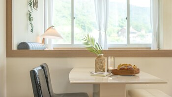 canada sunset village