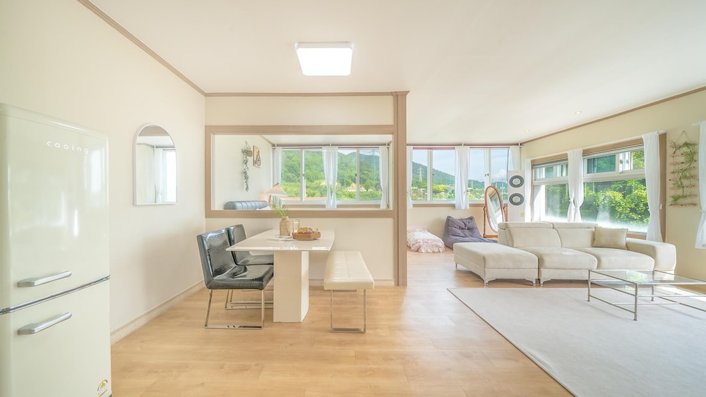 canada sunset village