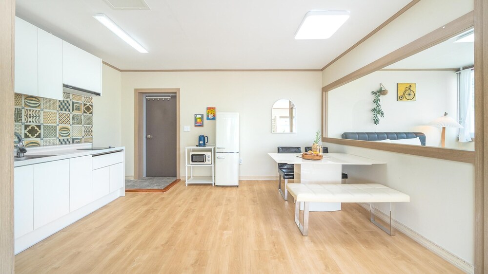 canada sunset village