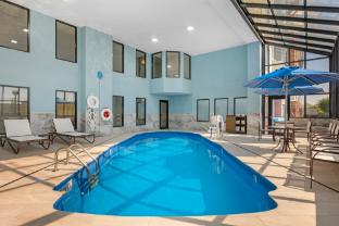 holiday inn express and suites indianapolis east by ihg