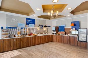 holiday inn express and suites indianapolis east by ihg