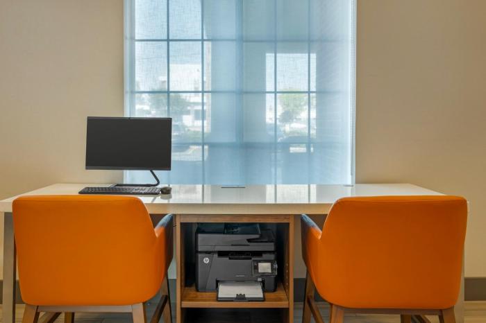 holiday inn express and suites indianapolis east by ihg